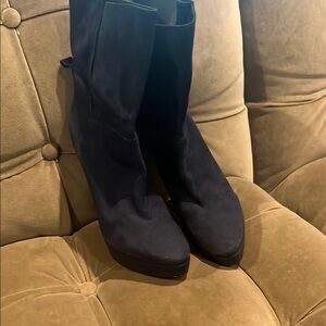 Elegant navy blue  Heeled Boots for Women used but in good condition